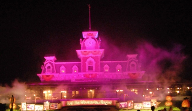 Spooky music and lighting and fog throughout the Magic Kingdom.